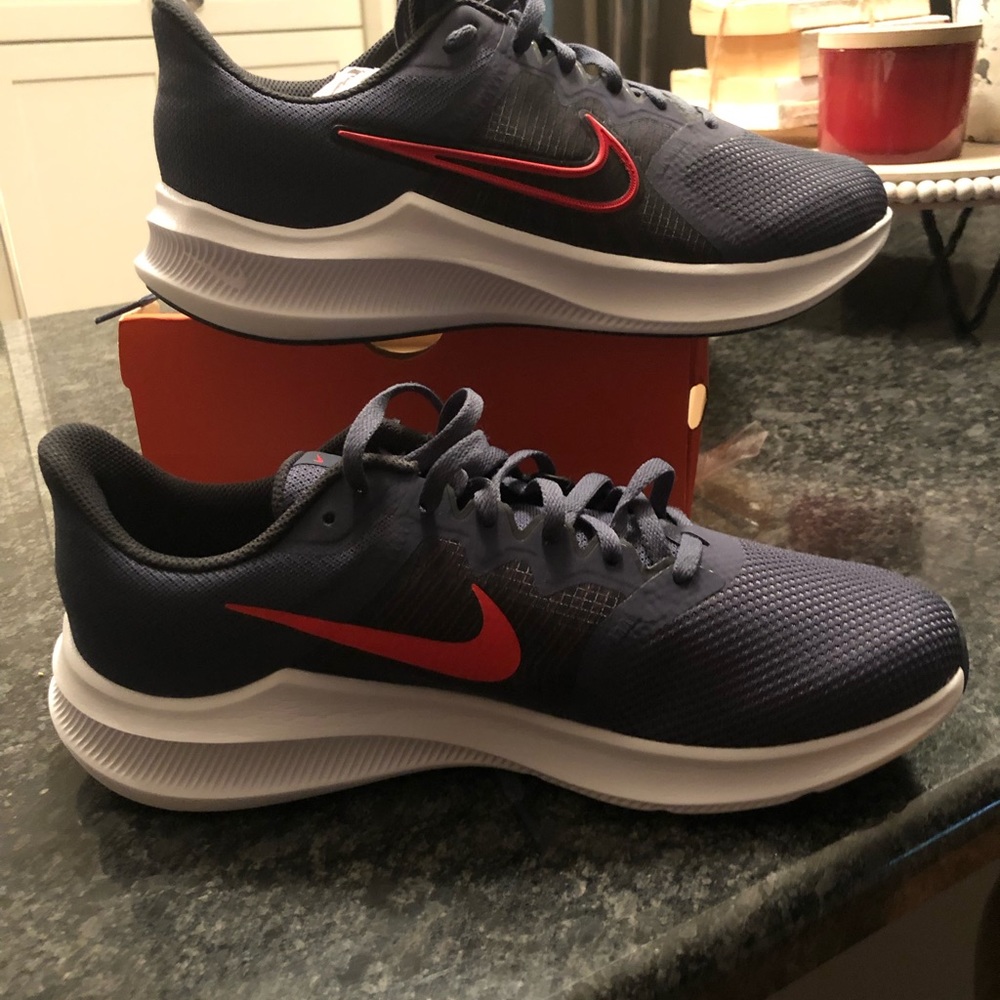 Mens Nike Downsider size9.5 wide width